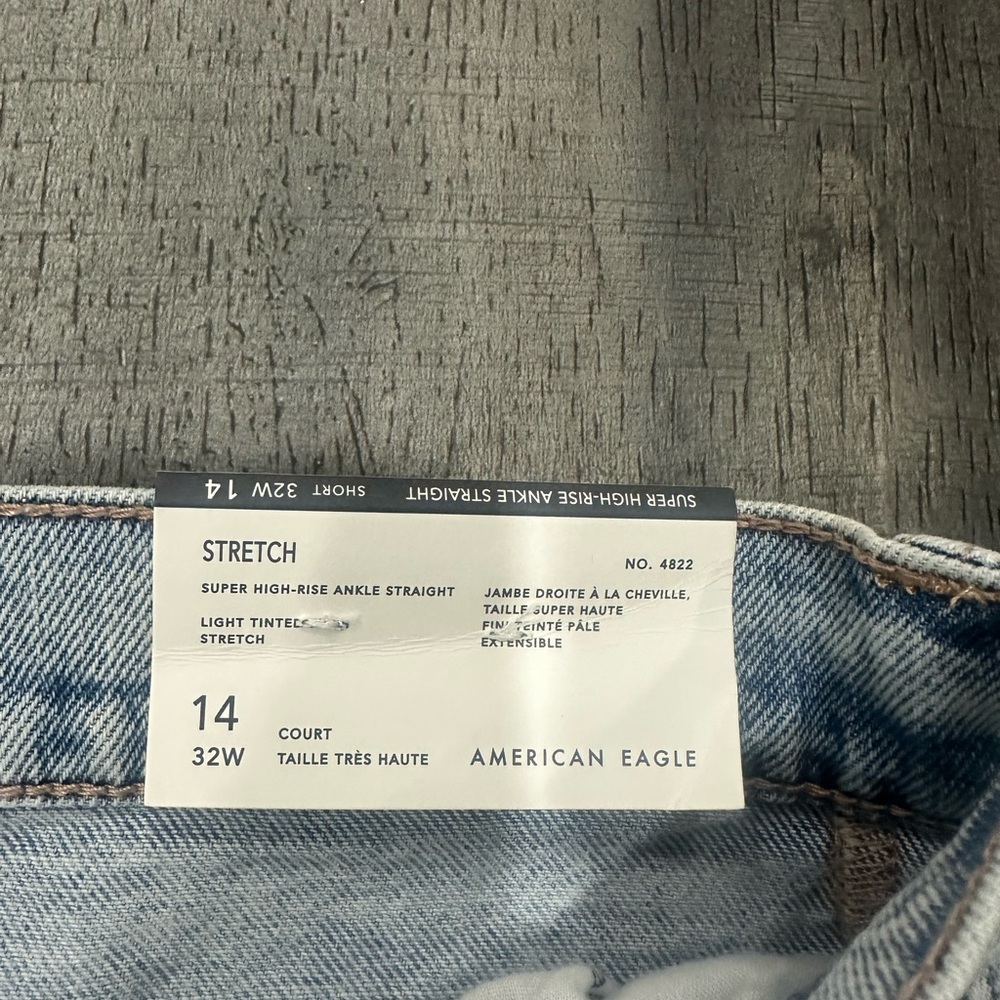 American Eagle Outfitters Light Blue High-Rise Jeans - Picture 4 of 5